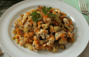 Ароматное куриное филе с кабачками