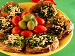 Ароматные баклажаны с кедровыми орешками