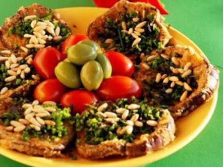 Ароматные баклажаны с кедровыми орешками