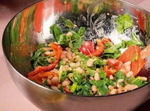 Белая фасоль со сладким чили-соусом