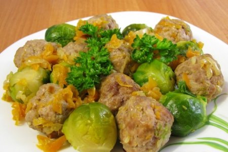 Брюссельская капуста с фрикадельками