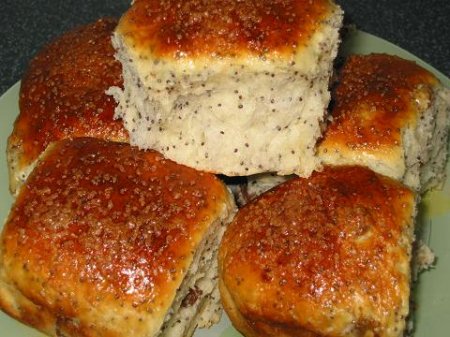 Булочки с маком и изюмом