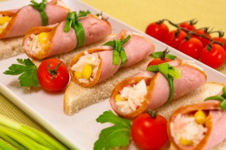 Бутерброды с рулетиками из ветчины и салатом