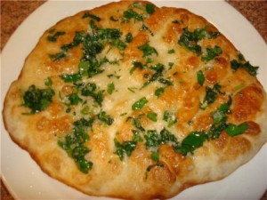 Чесночные лепешки.