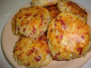 Драники с ветчиной, сыром и зеленью