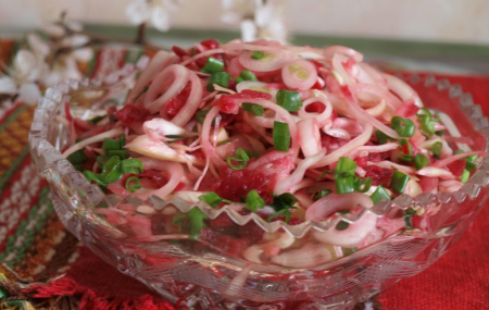 Фитнес-салат с яблоком и свеклой