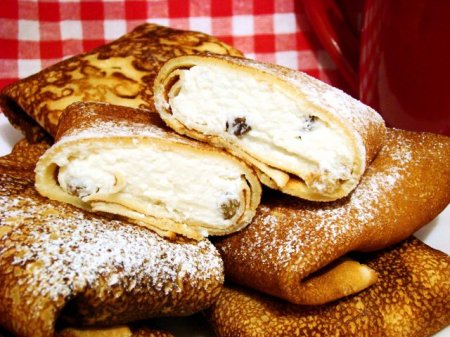 Готовим блины с изюмом и творогом