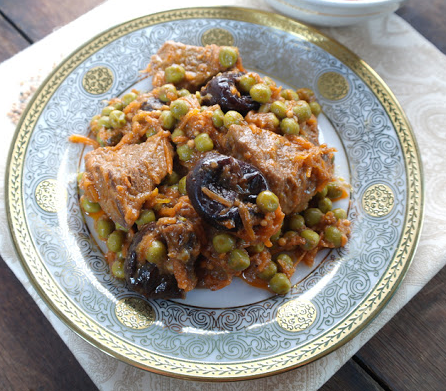 Горшочки с мясом, фасолью и грибами