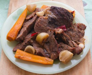 Говядина, запеченная с овощами в латиноамериканском стиле