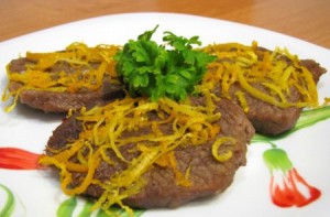 Говядина, жаренная с лимоном и апельсином
