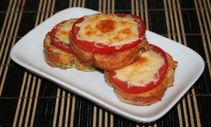 Гренки с помидорами и сыром