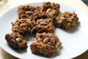 Яблочно-финиковое пирожное