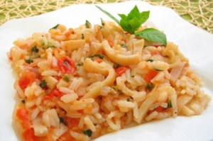 Кальмары с рисом и помидорами
