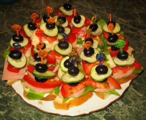 Канапе с ветчиной и овощами