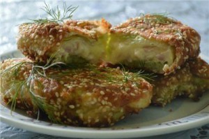 Быстрый пирог на кефире с сыром и ветчиной