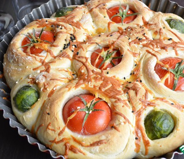 Пирог с рикоттой и помидорами
