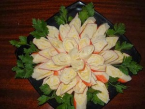 Хризантема из крабовых палочек