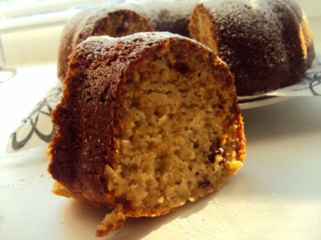 Кекс с яблоками и орехами