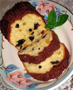 Кекс сметанный с черносливом и цукатами