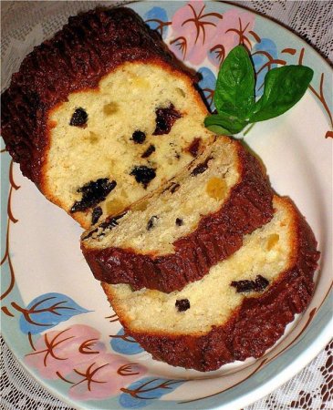 Кекс сметанный с черносливом и цукатами
