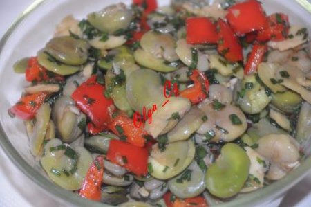 Кисло-сладкий салат с бобами