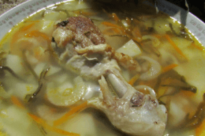Щи с кислой капустой и грибами в горшочке