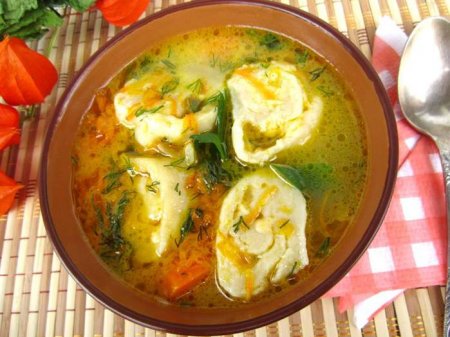 Куриный суп с сырными рулетиками