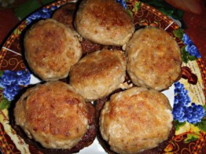 Куриные котлеты с овощами и грецкими орехами в мультиварке
