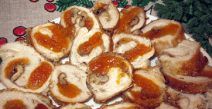 Куриные рулетики с грецкими орехами и курагой