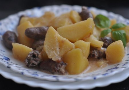 Куриные сердечки с картошкой
