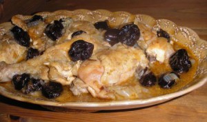 Курица в коричном соусе с черносливом
