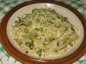 Макаронные гнёзда с копчёной курицей и грибами в сливочном соусе - фото Макаронные гнёзда с копчёной курицей и грибами в сливочном соусе