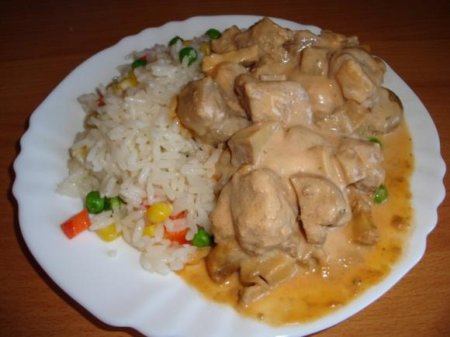 Мясо в сырном соусе.