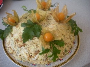Очень вкусный салат «шарлотка»
