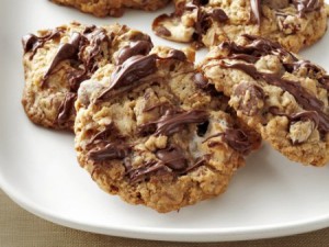 Овсяное печенье с зефиром, орехами и шоколадом