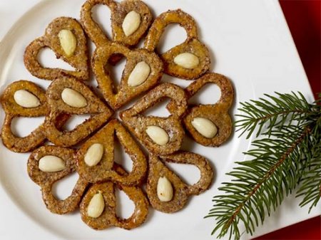 Печенье «сердечки с изюмом»
