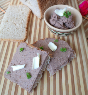 Печеночный паштет с яйцом