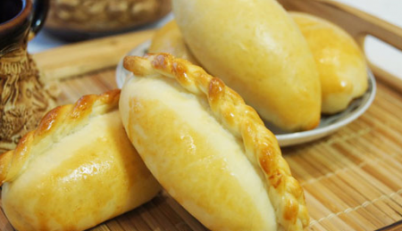 Пирожки с яйцом и луком