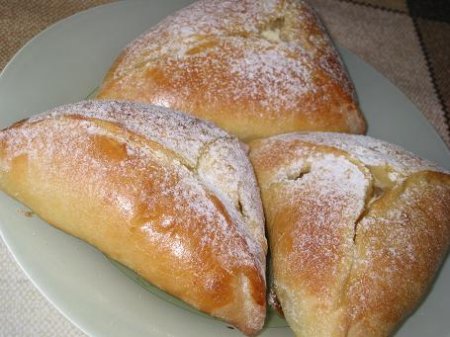 Золотистые пирожки с рисом и яйцом