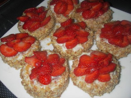Пирожные с клубникой