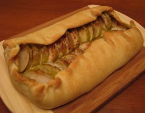 Постная галета с яблоками из заварного теста