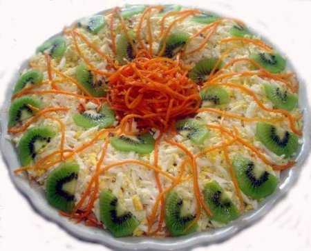 Праздничный салат с киви