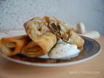 Рулетики из лаваша с грибным соусом, во фритюре 