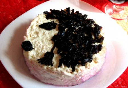 Салат из свежей моркови с копченой колбасой и кукурузой «аврора»