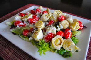 Салат из артишоков и помидоров