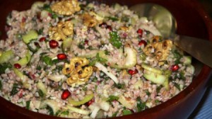 Салат из булгура с грецкими орехами и зернами граната
