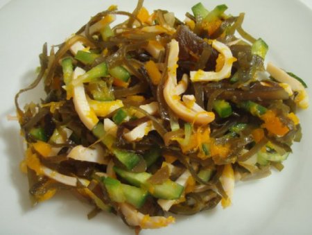 Салат из кальмаров с морской капустой