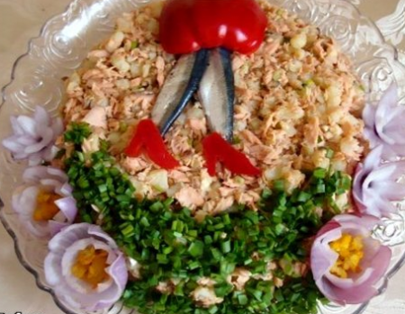 Салат из копченой горбуши