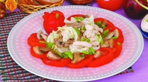 Салат из курицы с кальмарами и грибами