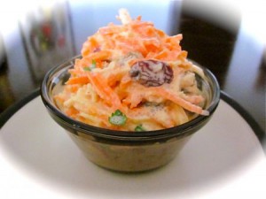 Салат из моркови с яблоками и хреном